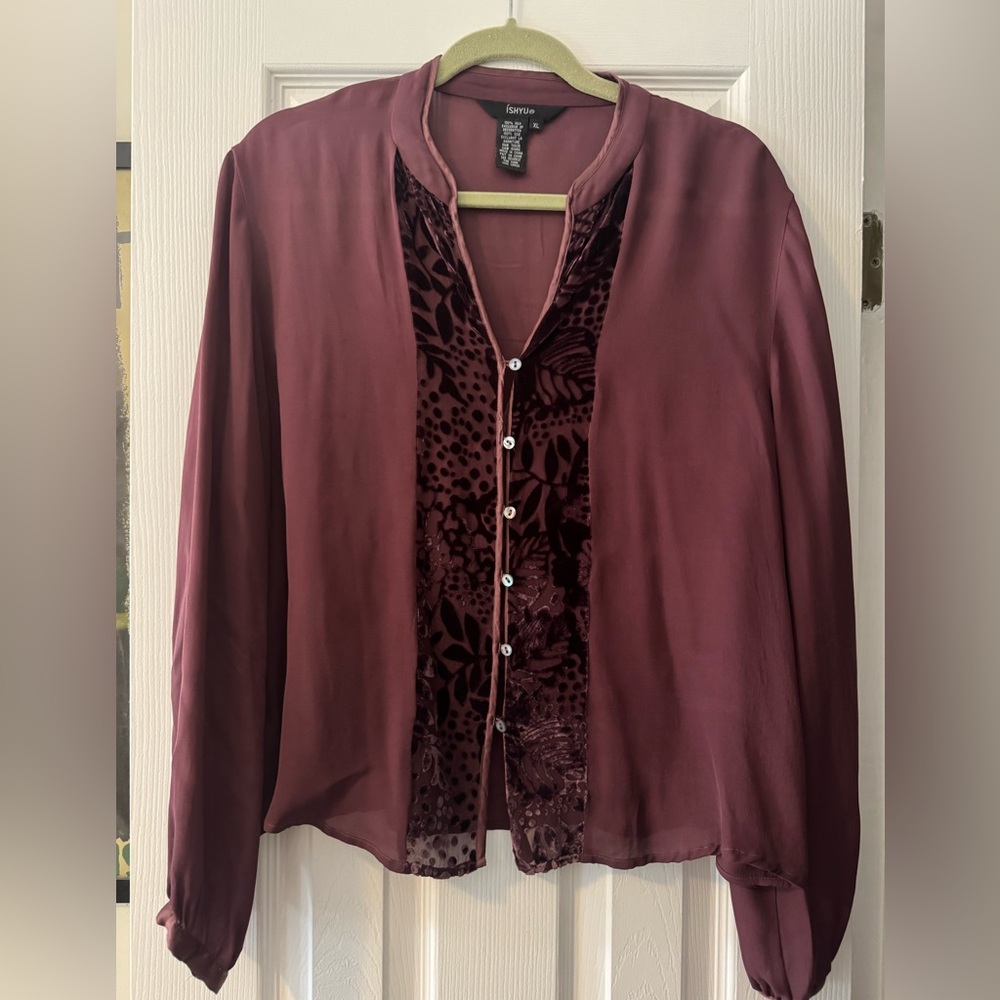 SALE ✨ Vintage Burgundy Blouse with Burnout Velvet Details EUC XL
